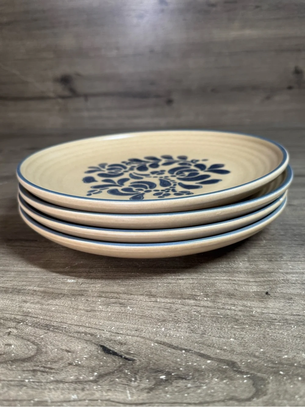 (4) Vintage Pfaltzgraff Folk Art 6.75” Salad Plates USA Made Blue Floral